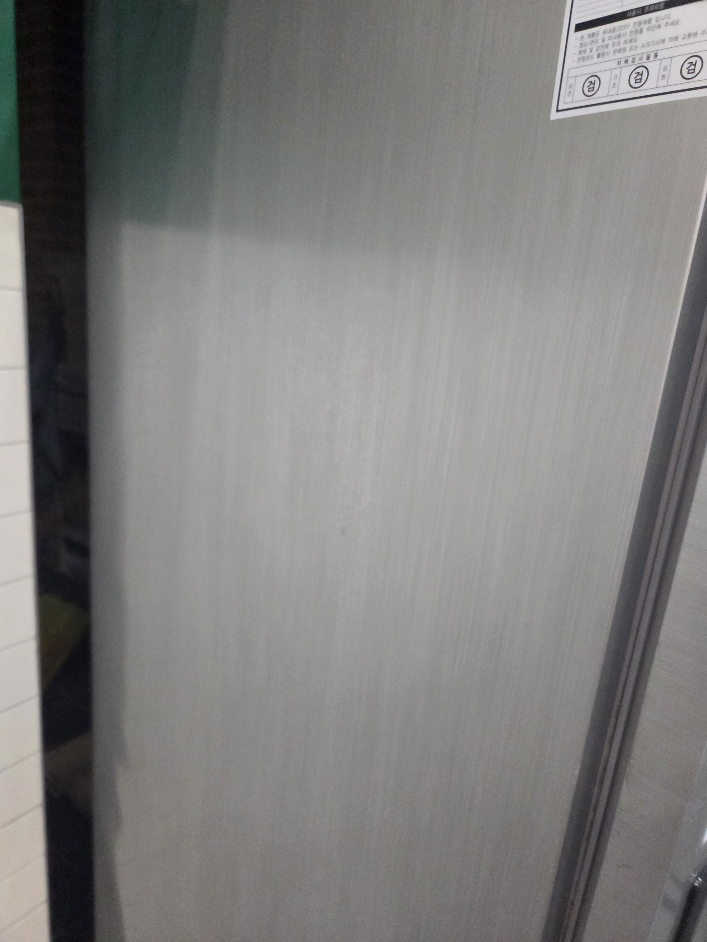 벽면 곰팡이 확대