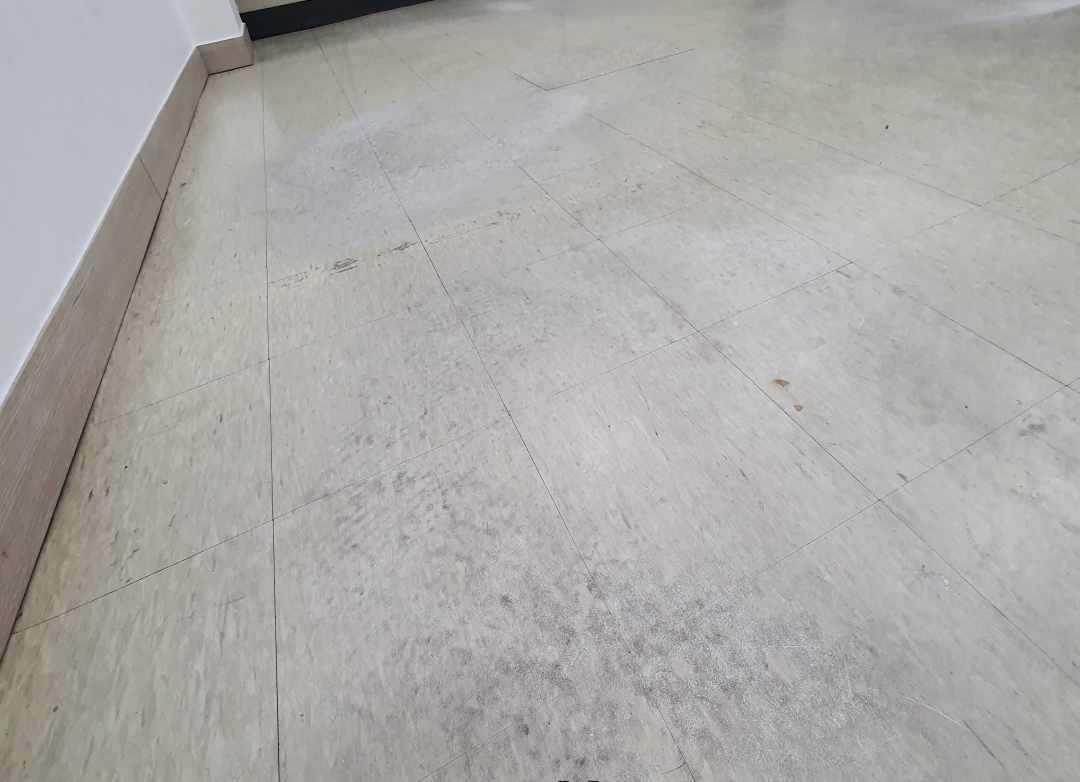 바닥 왁스 코팅 전 3